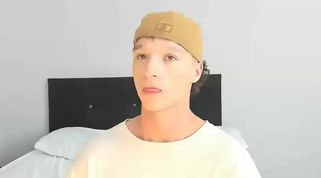 Snapshot of angelcortes chatting on March 1, 10:53 pm angelcortes online show from March 1, 10:53 pm