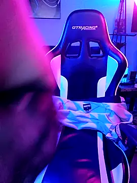 Funwithbrad1 online show from December 11, 5:43 am