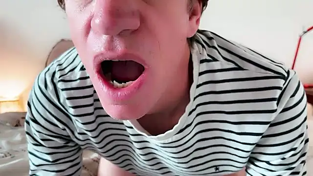 Snapshot of smoothboyx chatting on December 3, 12:27 pm smoothboyx online show from December 3, 12:27 pm