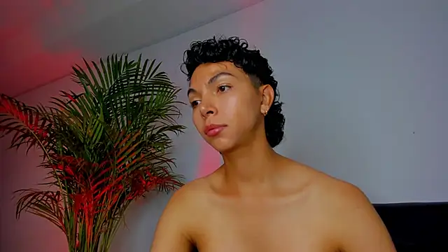 Snapshot of xhenisa_ chatting on November 20, 8:52 pm xhenisa online show from November 20, 8:52 pm