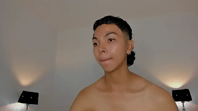 Snapshot of xhenisa_ chatting on January 11, 4:56 pm xhenisa online show from January 11, 4:56 pm