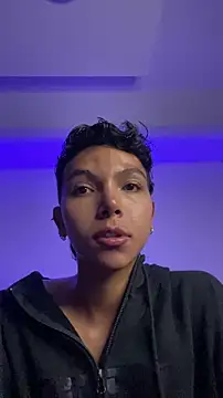 Snapshot of xhenisa_ chatting on January 15, 2:38 am xhenisa online show from January 15, 2:38 am