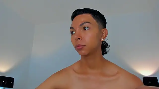 xhenisa  online show from April 29, 4:55 pm