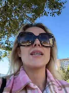 Snapshot of petrouchkaaa_ chatting on December 21, 11:11 am petrouchkaaa online show from December 21, 11:11 am