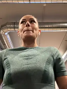 Snapshot of petrouchkaaa_ chatting on January 17, 9:49 am petrouchkaaa online show from January 17, 9:49 am