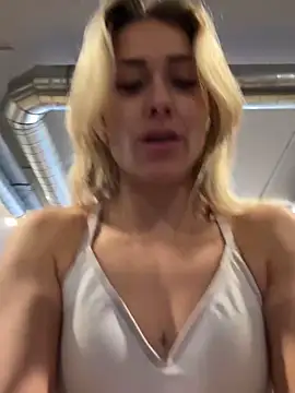 Snapshot of petrouchkaaa_ chatting on March 7, 9:18 am petrouchkaaa online show from March 7, 9:18 am