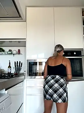 Snapshot of petrouchkaaa_ chatting on September 15, 8:14 am petrouchkaaa online show from September 15, 8:14 am