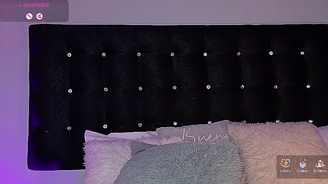 Snapshot of charlotteeruss chatting on December 27, 12:07 am charlotteeruss online show from December 27, 12:07 am