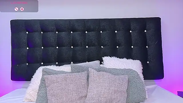 Snapshot of charlotteeruss chatting on January 31, 9:59 pm charlotteeruss online show from January 31, 9:59 pm