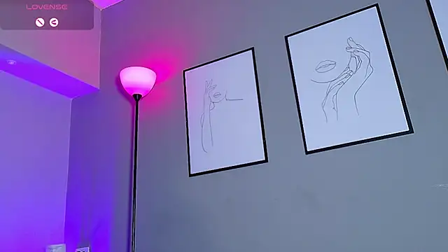 Snapshot of charlotteeruss chatting on February 21, 12:05 am charlotteeruss online show from February 21, 12:05 am