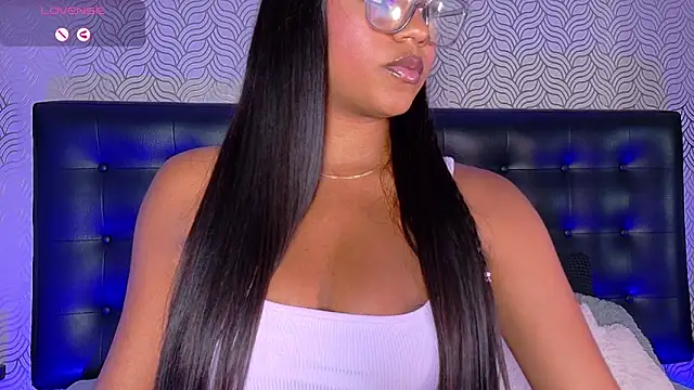 Snapshot of charlotteeruss chatting on March 18, 3:53 am charlotteeruss online show from March 18, 3:53 am