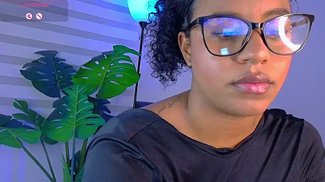 Snapshot of charlotteeruss chatting on October 31, 4:35 am charlotteeruss online show from October 31, 4:35 am