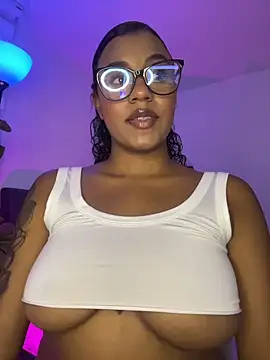 Snapshot of charlotteeruss chatting on November 5, 3:39 am charlotteeruss online show from November 5, 3:39 am