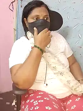Snapshot of yours-kavaya chatting on December 11, 11:51 am yours-kavaya online show from December 11, 11:51 am