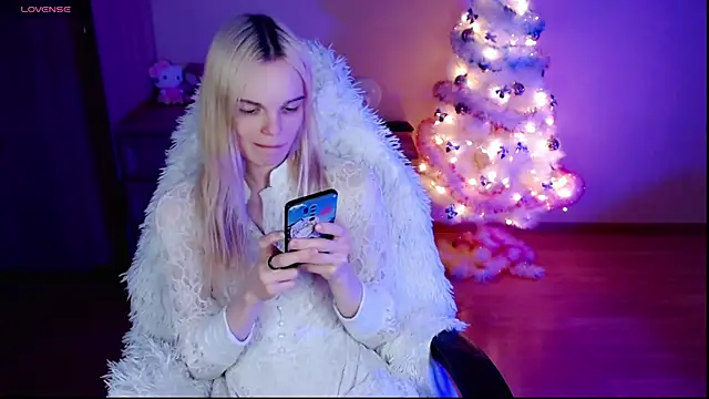 Emily Nyaffee online show from December 23, 12:25 am