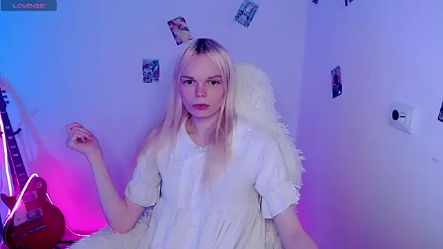 Emily Nyaffee online show from November 25, 8:31 pm