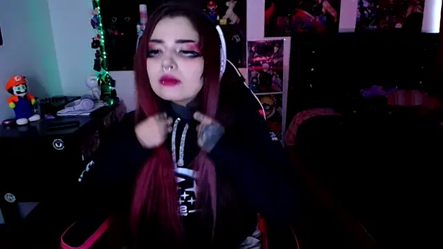 Snapshot of linda_mort chatting on December 6, 10:08 pm linda mort online show from December 6, 10:08 pm