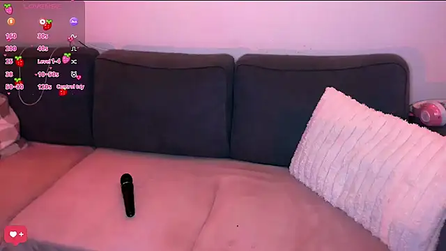 Snapshot of PetiteAngel666 chatting on November 5, 8:42 pm PetiteAngel666 online show from November 5, 8:42 pm