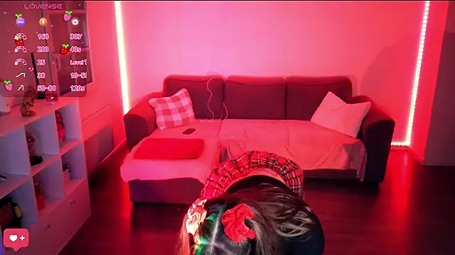 Snapshot of PetiteAngel666 chatting on November 9, 2:10 am PetiteAngel666 online show from November 9, 2:10 am