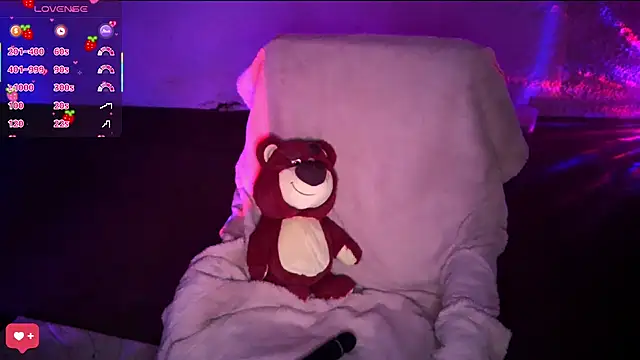 Snapshot of PetiteAngel666 chatting on December 2, 8:37 pm PetiteAngel666 online show from December 2, 8:37 pm