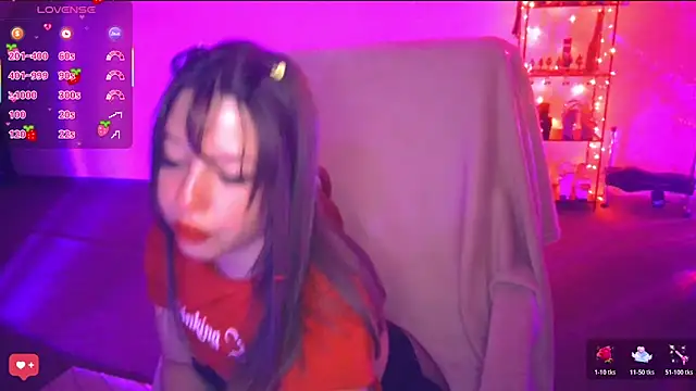 Snapshot of PetiteAngel666 chatting on December 21, 8:49 pm PetiteAngel666 online show from December 21, 8:49 pm