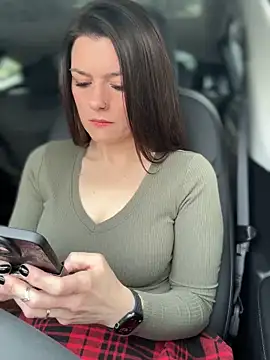 Snapshot of LadyLena1 chatting on December 24, 6:39 pm LadyLena1 online show from December 24, 6:39 pm