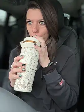 Snapshot of LadyLena1 chatting on January 4, 4:32 pm LadyLena1 online show from January 4, 4:32 pm