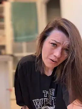 Snapshot of LadyLena1 chatting on February 7, 6:24 pm LadyLena1 online show from February 7, 6:24 pm