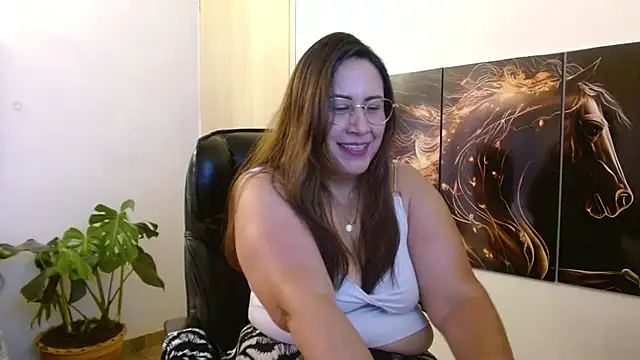 amalia brunette online show from April 12, 9:31 pm