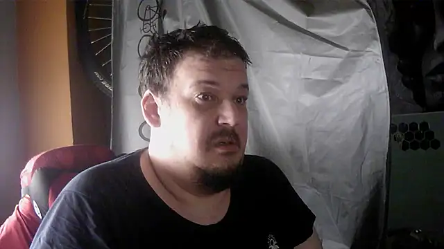 Snapshot of porkorossy chatting on April 21, 7:25 am porkorossy online show from April 21, 7:25 am