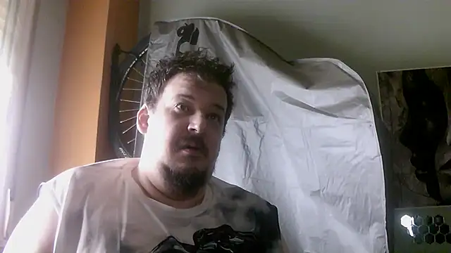 Snapshot of porkorossy chatting on May 1, 7:57 am porkorossy online show from May 1, 7:57 am