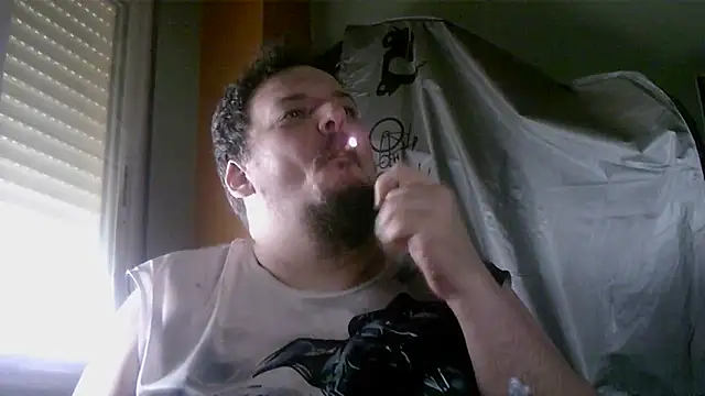 Snapshot of porkorossy chatting on May 2, 7:35 am porkorossy online show from May 2, 7:35 am