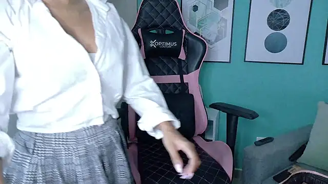 DianaHopson online show from January 23, 10:22 am