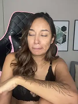 DianaHopson online show from February 9, 6:05 pm