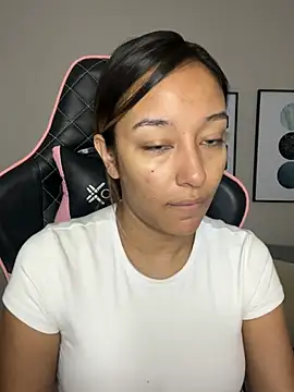 DianaHopson online show from February 15, 11:17 am