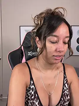 DianaHopson online show from March 13, 11:05 pm