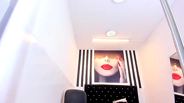 Snapshot of Shanelle__ chatting on September 19, 1:56 pm Shanelle online show from September 19, 1:56 pm