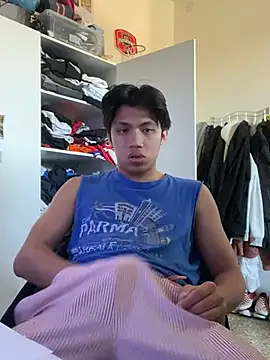 Snapshot of _Daniel_04 chatting on May 12, 8:44 am Daniel 04 online show from May 12, 8:44 am