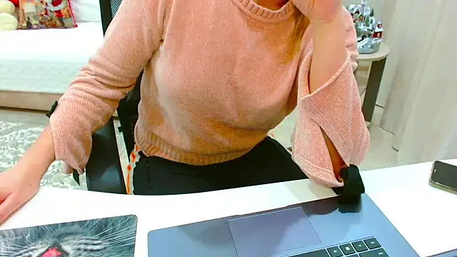 EveLove33 online show from February 7, 6:00 pm