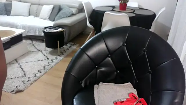 sarametisse26 online show from January 28, 7:11 am