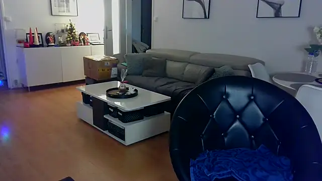 Snapshot of sarametisse26 chatting on December 5, 7:06 am sarametisse26 online show from December 5, 7:06 am