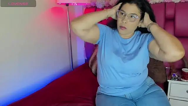 Snapshot of desire_matture chatting on January 22, 7:34 pm desire matture online show from January 22, 7:34 pm