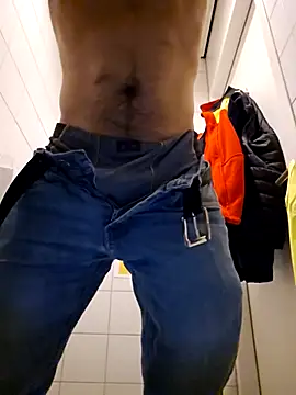 Snapshot of d1ckend chatting on February 5, 6:23 pm d1ckend online show from February 5, 6:23 pm