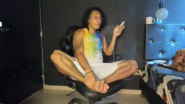 Snapshot of FuckHardlove chatting on July 18, 4:44 pm FuckHardlove online show from July 18, 4:44 pm