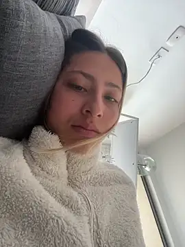 Ameellie online show from March 28, 1:33 pm