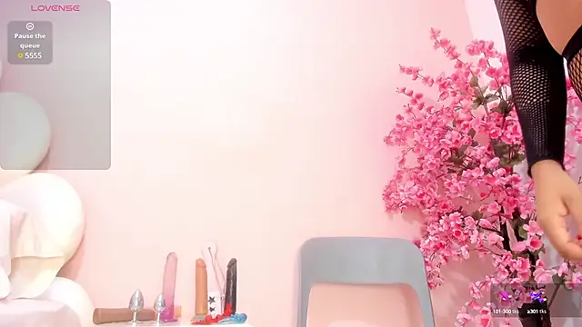 Snapshot of Letizia_West_ chatting on January 19, 8:18 am Letizia West online show from January 19, 8:18 am