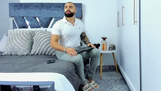 Zack Froone online show from December 1, 12:32 pm