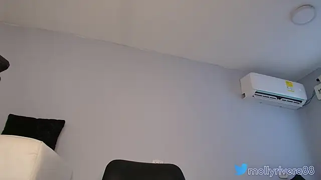 mollyrivera online show from September 8, 9:47 pm