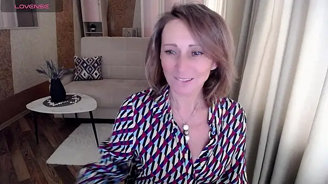 Snapshot of HornyMilf_777 chatting on January 27, 8:07 am HornyMilf 777 online show from January 27, 8:07 am