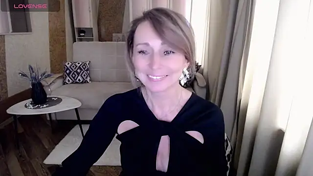 Snapshot of HornyMilf_777 chatting on February 3, 8:02 am HornyMilf 777 online show from February 3, 8:02 am